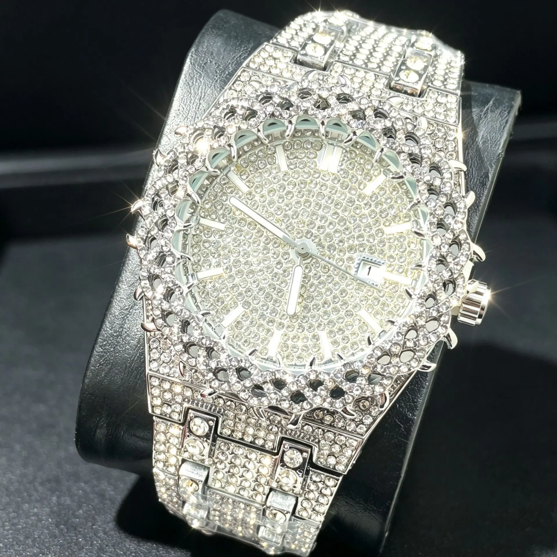 Thorns Decorative Design Hot Selling Ice Out High Quality Hip Hop Diamond Quartz Watch for Men Luxury Fashion AAA Watches Clock