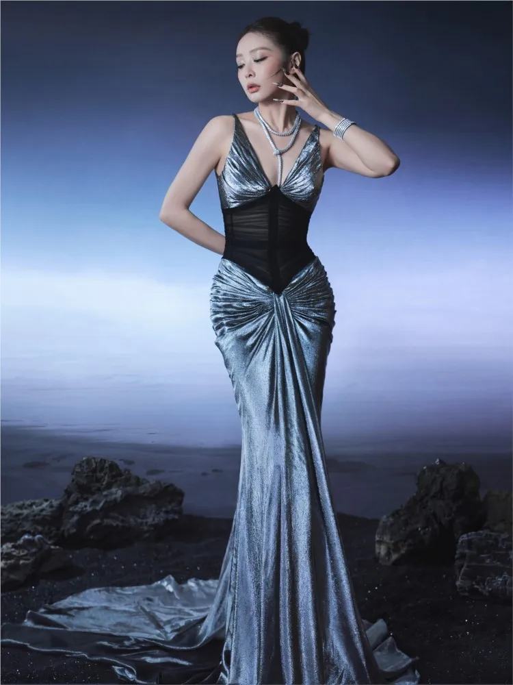 A new light luxury and niche long dress for the host of red carpet banquet
