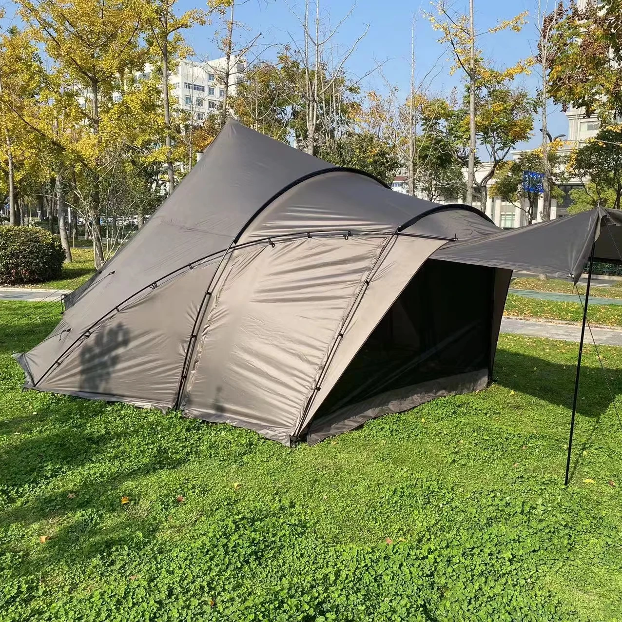 Outdoor Custom Camping Tent Waterproof Ventilated Stable Structure with Vestibule Camping Tent Family Tent