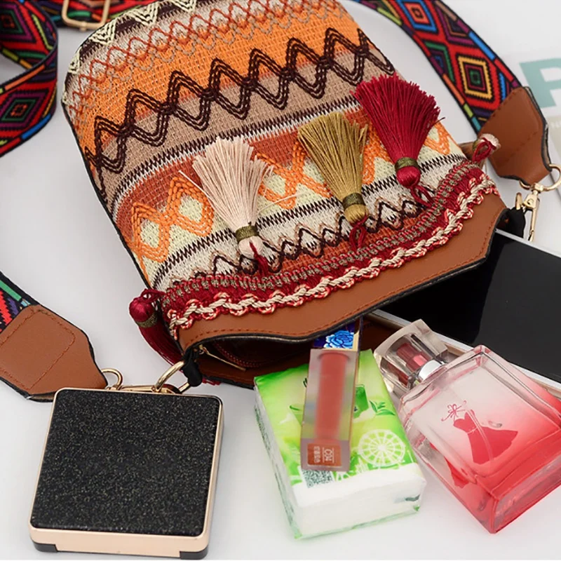 TEXU Fashion Bohemian Ethnic Style Women's Straw Woven Shoulder Messenger Bag Retro Casual Tassel Bucket Bag Brown