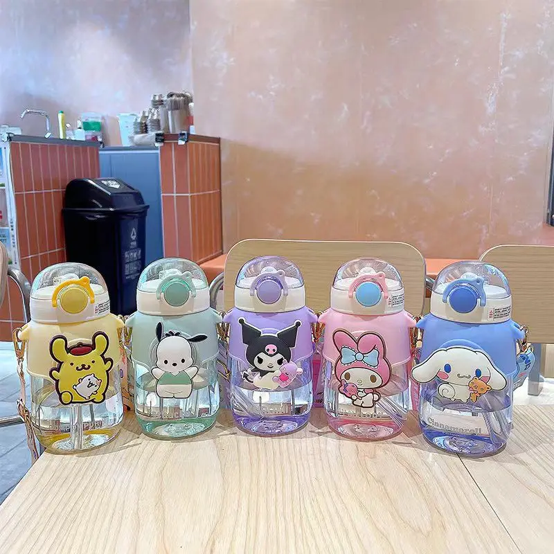 690ml Sanrio Butelka na wodę o dużej pojemności Cinnamoroll Kuromi My Melody Przenośny słomkowy kubek na wodę Prezent sportowy i fitness na świeżym powietrzu