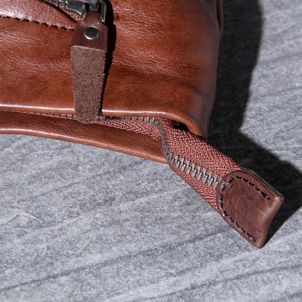 S.WORKER Retro-Clutch aus Vollnarbenleder für Herren | Handtasche aus Used-Leder mit Handgelenkschlaufe – Detail 25