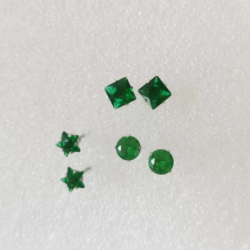 3 Paar Ohrstecker mit grünem Glas-Kristall, rund, sternförmig, quadratisch, aus 316L-Edelstahl, IP-beschichtet, farbecht und allergiefrei – Detail 2