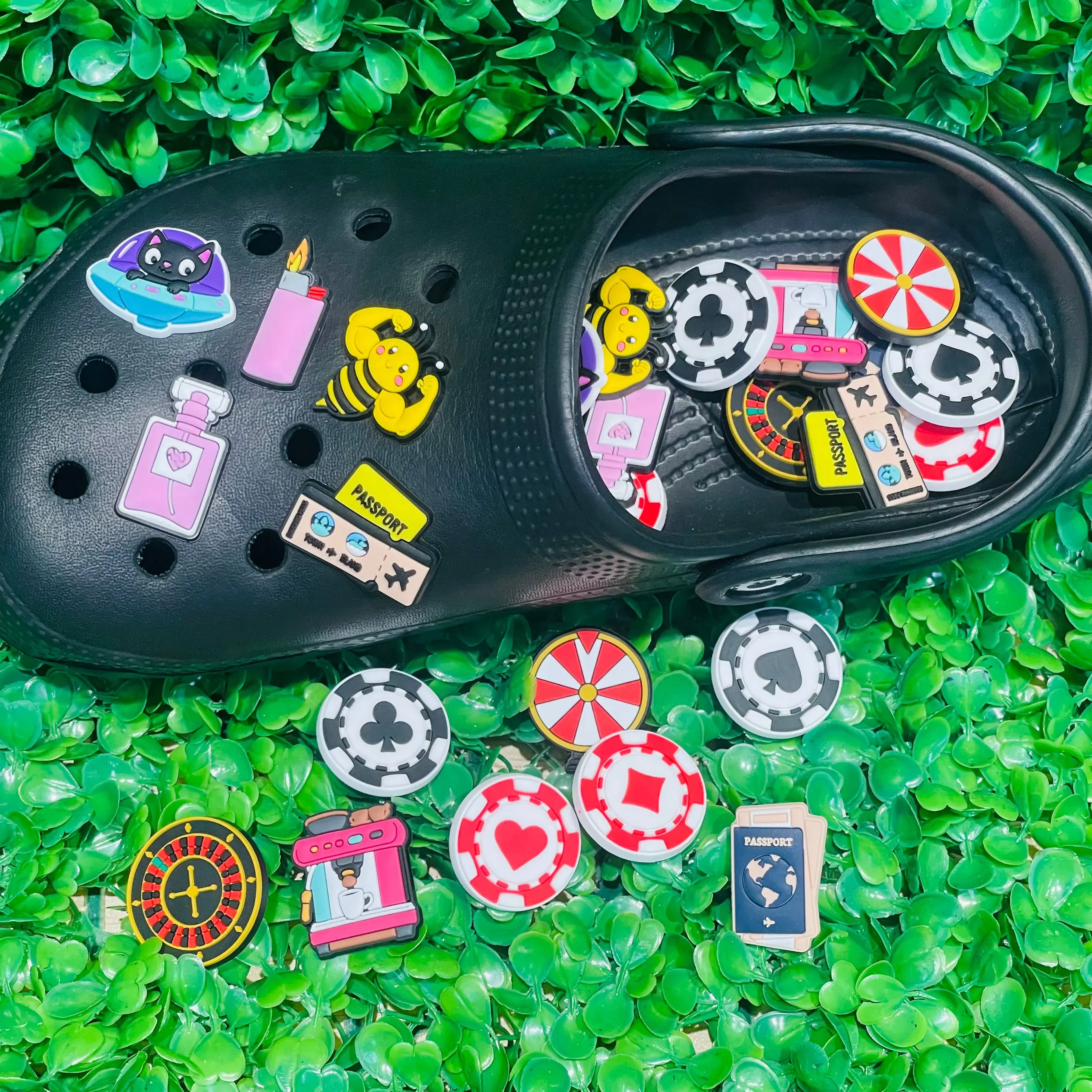 1-13PCS Cartoon Leichter Roulette Spiel Passport Kaffeemaschine PVC Schuh Charms Für Clog Pins Sandalen Schuhe Dekoration zubehör – Detail 2