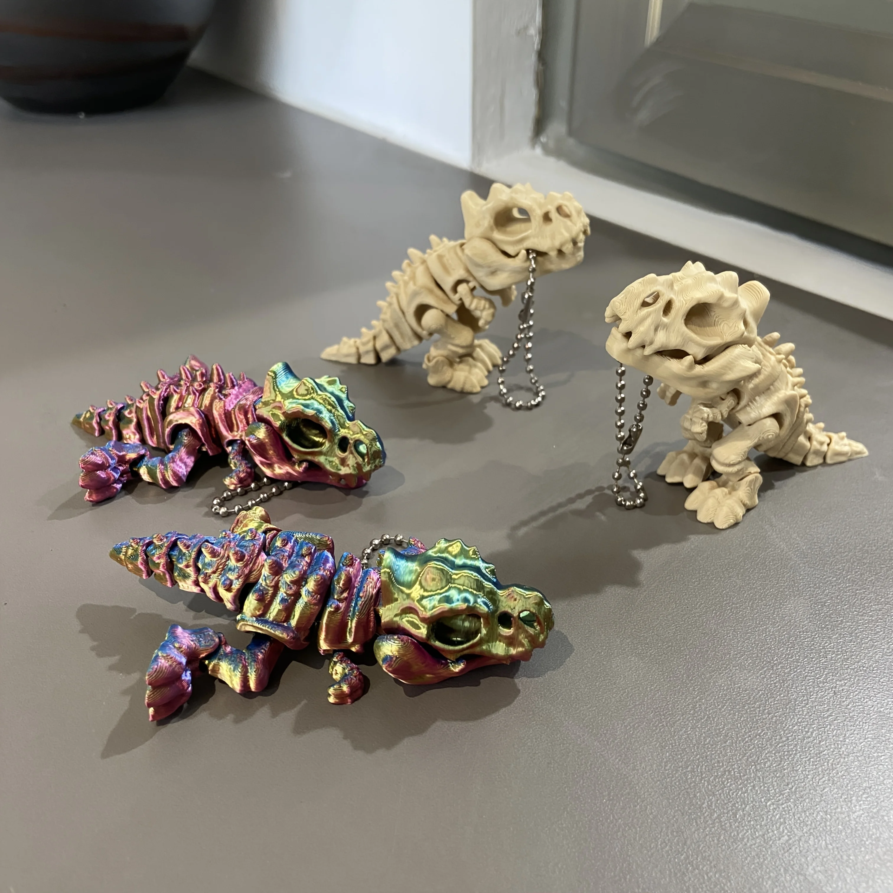 Modelo de Esqueleto de Tiranosaurio Rex Impreso en 3D - Articulaciones Giratorias, Decoración y Regalos de Dinosaurios para Cumpleaños Infantiles, Decoración para Colgar en el Coche