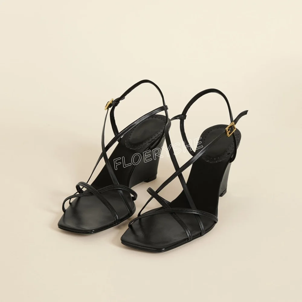 2024 Rode Sleehak Sandalen Lederen Nieuwe Collectie Effen Dames Zomer Vierkante Neus Enkelbandje Gesp Jurk Mode Sexy Eenvoudige Schoenen