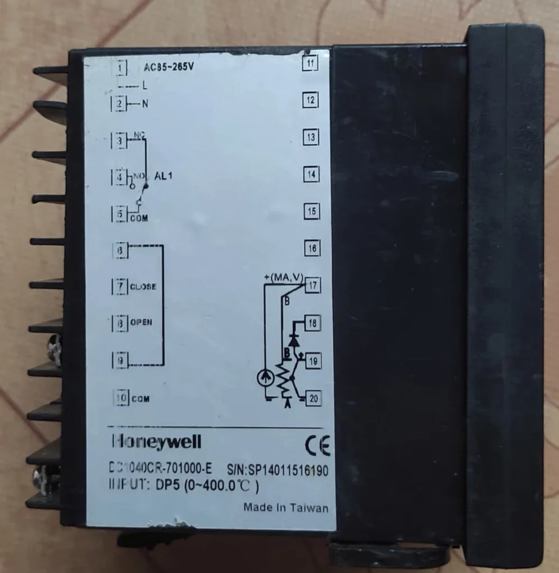 Used DC1040CR-701000-E temperature controller temperature control meter high precision