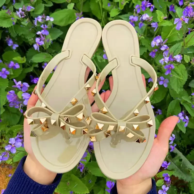 Riveted Flip Flops Women Sandals Summer Jelly Shoes Women\'s Flat Bottomed Slippers Home Outside Casual Rivet Slippers 36-42