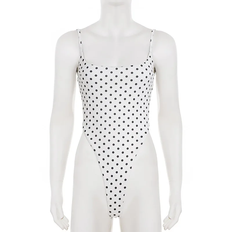 

Сексуальный облегающий комбинезон в стиле Spicy Girl с черно-белым принтом в горошек, контрастными вставками и вырезами на спине, на бретелях.