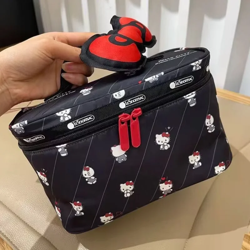 

Косметичка Hello Kitty с мультяшным дизайном, милая, стильная, большая вместимость, портативная, простая, свежая, для хранения косметики, подарок для девочки