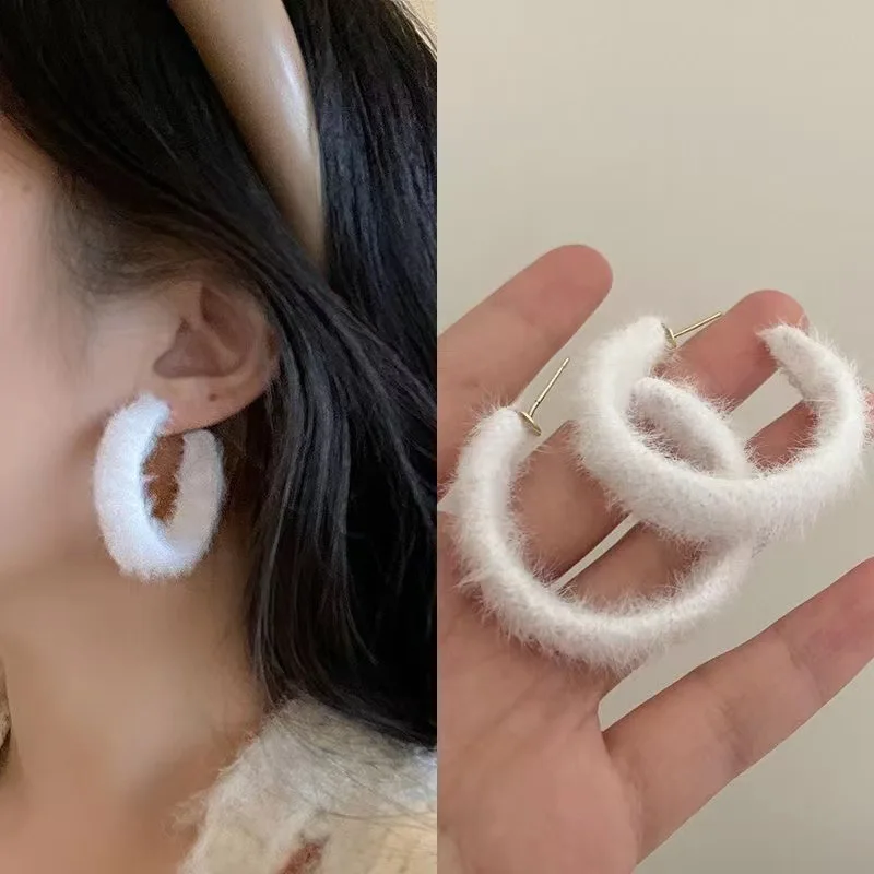 Temperament Winter Autumn Round Hairy Earring Warm Fur C Shape Statement Jewelry Big Circle Earrings Trendy Christmas Gift