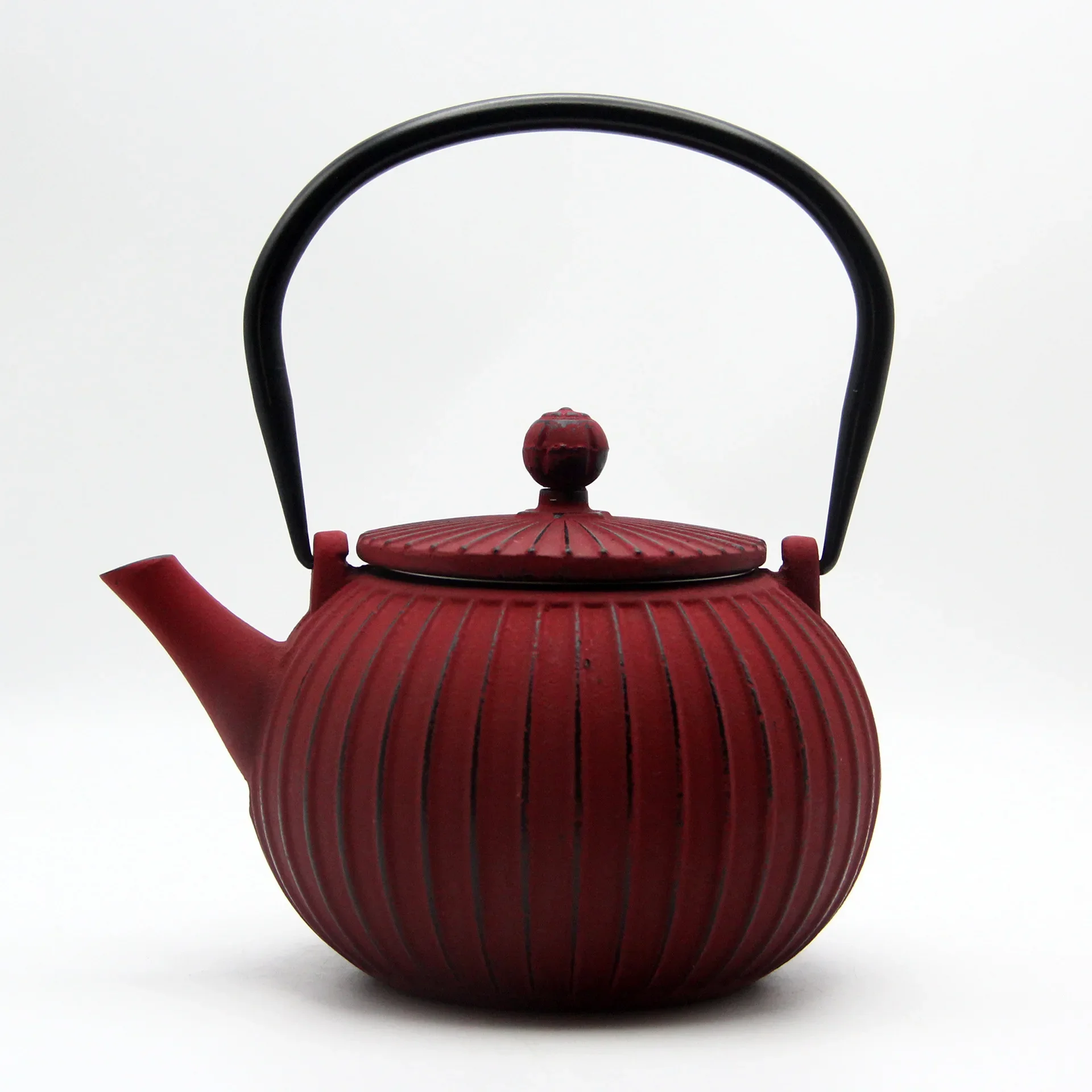 European Unique New Simple Vertical Striped Colorful Iron Kettle Cast Iron Tea Kettle Boiling Water and Making Tea Health Kettle