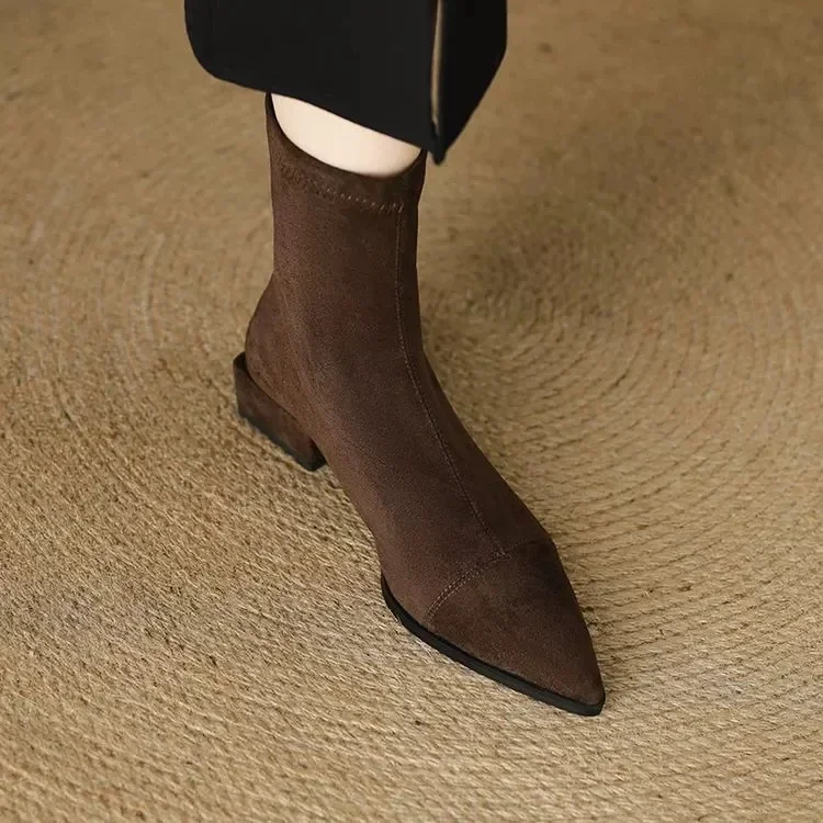 Plus-Size Damenstiefel 2026 Wintermode Spitz Zehentrenner Kurze Stiefel mit Reißverschlüssen am Rücken, Schlanke Nude-Stiefel mit Niedrigem Absatz – Detail 2