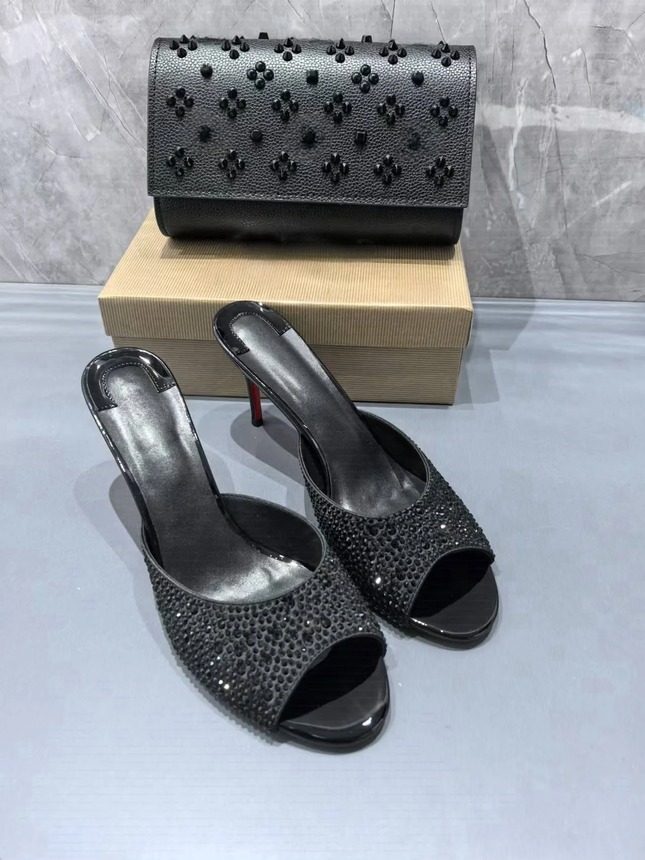 

2025 Spring New Black Outdoor Slippers Rhinestones Decorated Comfortable Sexy Dress Sandals Large Size Women's Shoes