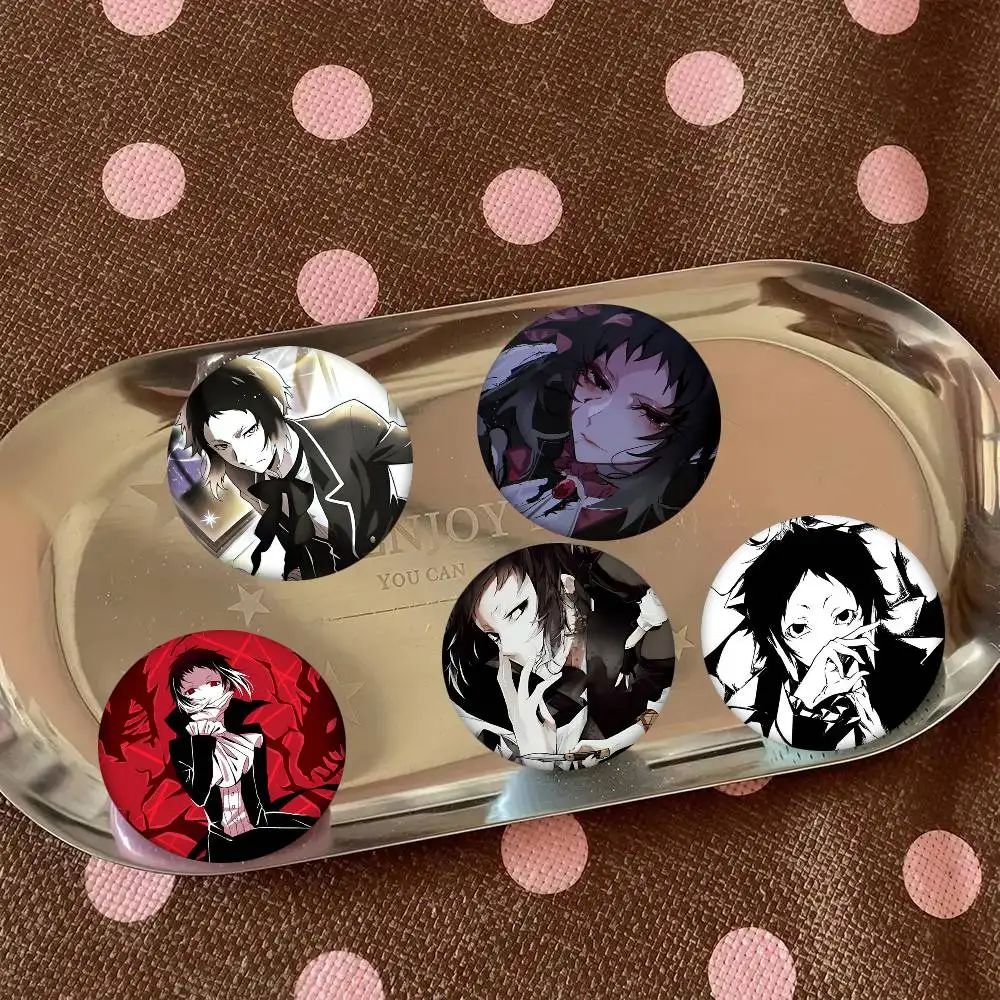 Neuartiges R-Ryunosuke Akutagawa Rundes Abzeichen Kreative Brosche Kleidung Rucksack Accessoires Anstecknadel