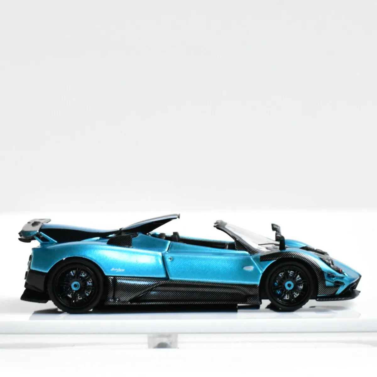 

COD 1:64 Unique Pagani Zonda Realistic Diecast Model Car