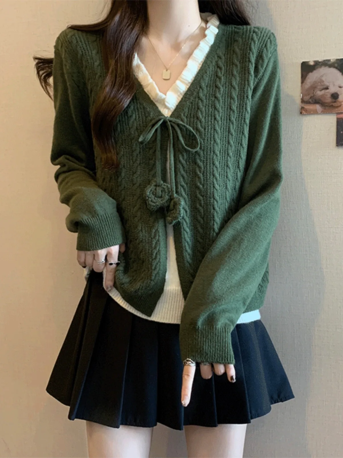 

Loose V-Neck Knitted Sweater Women's Autumn Winter New Style Lazy Fashion Twist Color Block Top Korean Style Commute Soft Com...