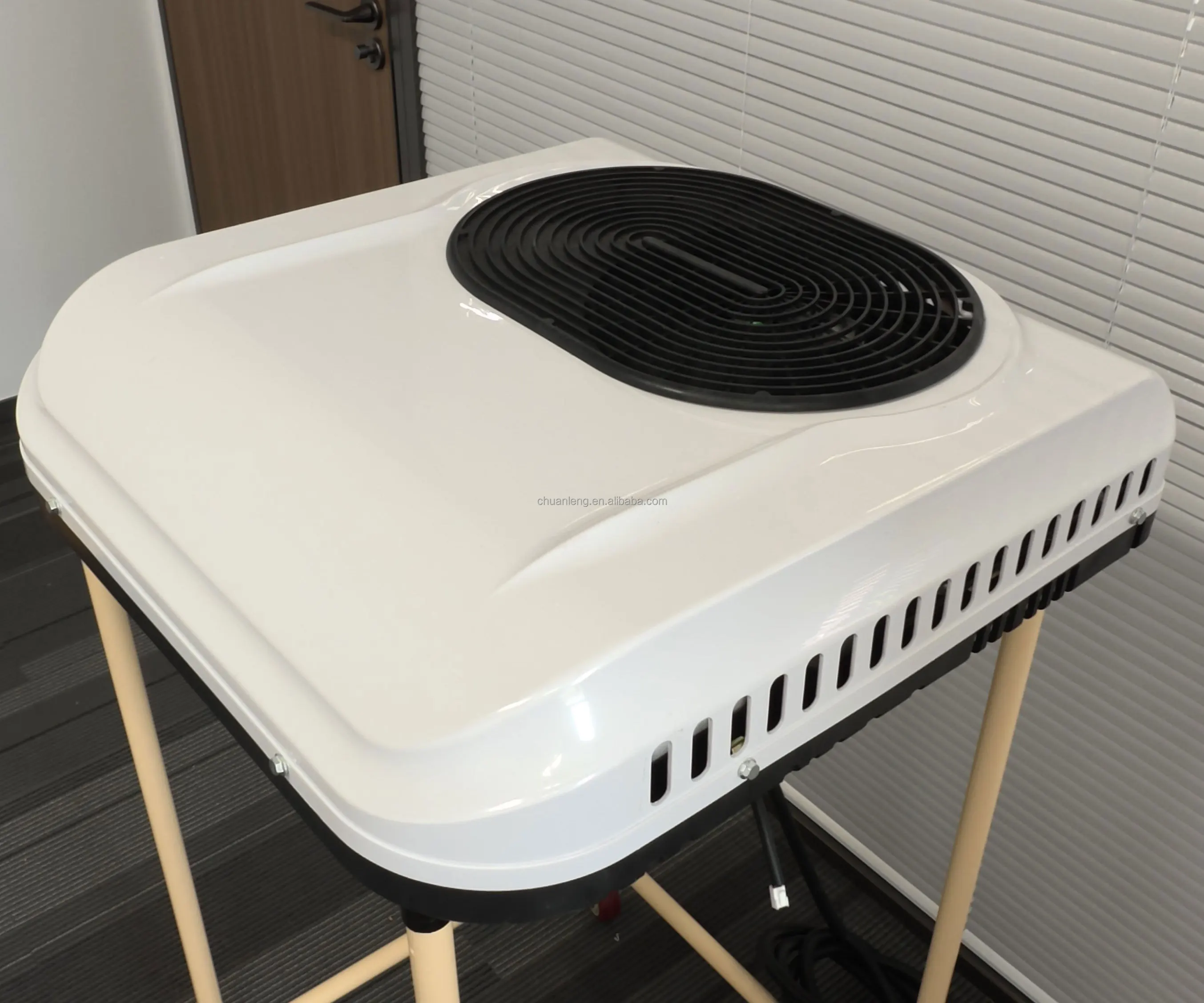 

L-201 Universal Cooling Heating DC 12V/24V RV Rooftop Electric Parking Air Conditioner 2200W Cooling Capacity High