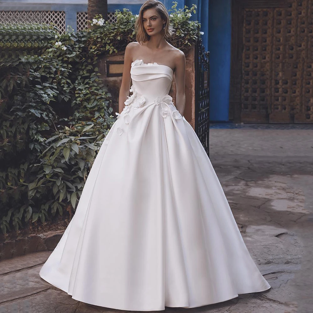 

Fashion 3D Flowers Satin Wedding Dress Strapless Sleeveless with Pleat and Pocket A-Line Floor Length Bridal Lace Up Gowns