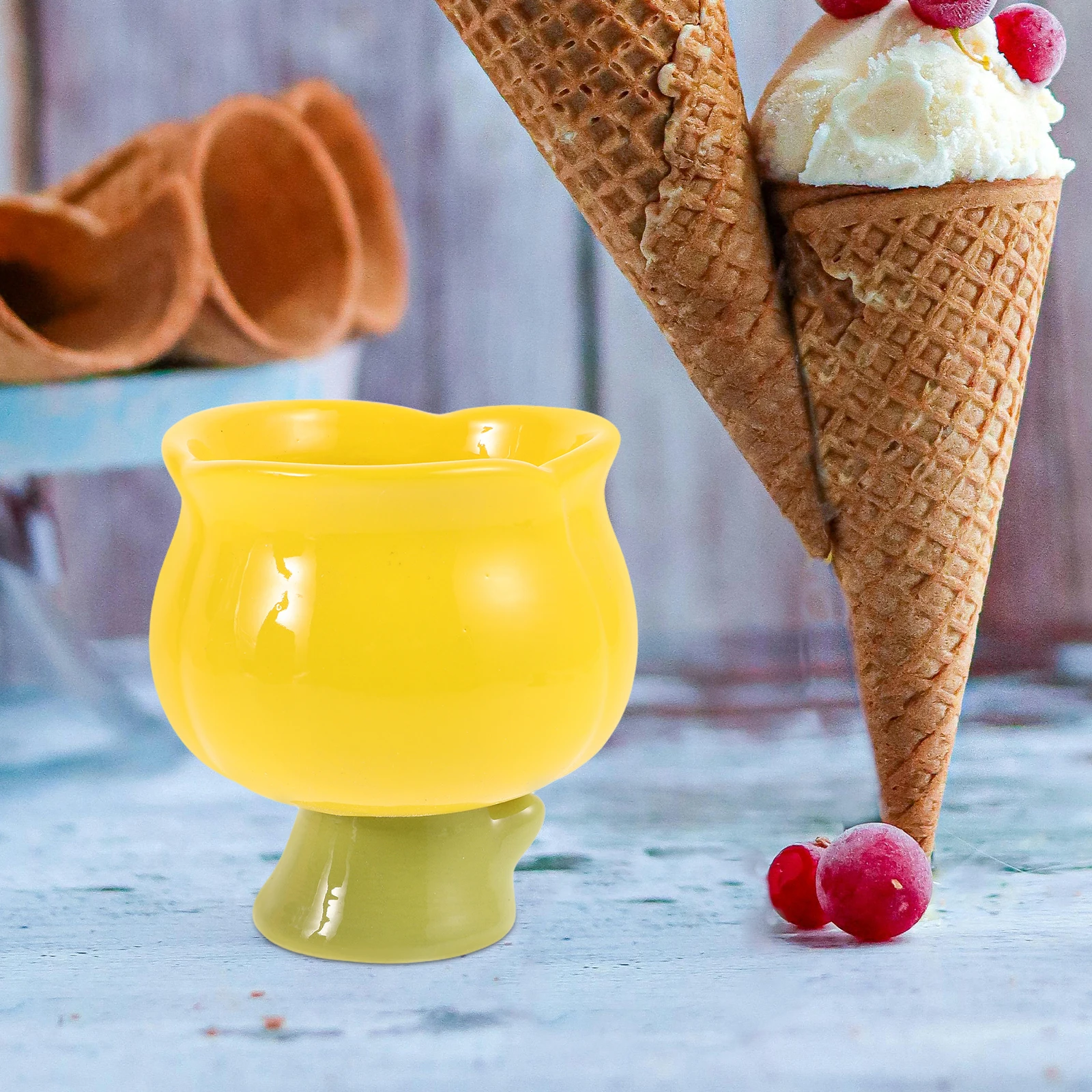 

Tulip Shaped Ceramic Mug for Hot Drinks and Desserts Unique Flower Coffee Cup Ideal for Valentine's Day Home Decor Gift