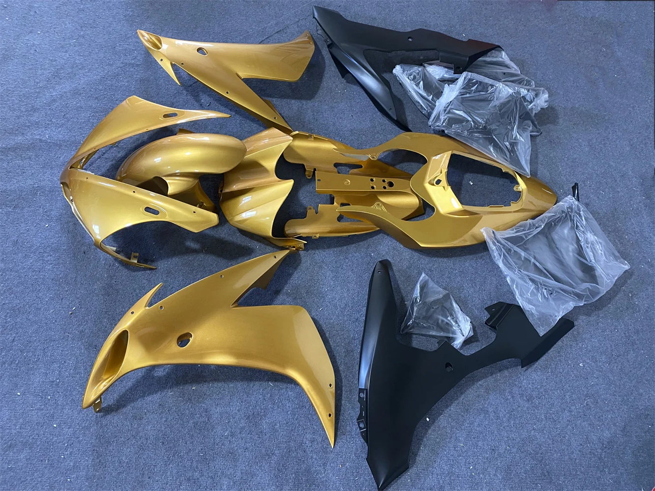 The motorcycle fairing kit is applicable to the YZF-R1 2004 2005 2006 YZF1000 04 05 06 body fairing golden motorcycle guard