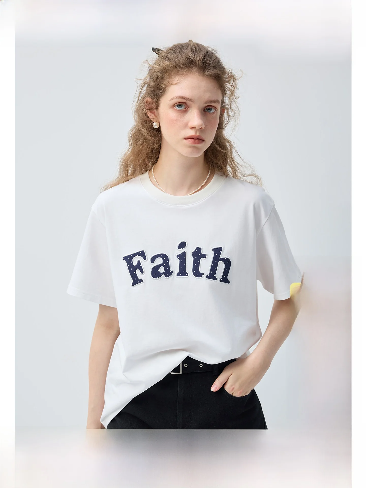 

Женская футболка VEGA CHANG с вышивкой и пэчворком, свободного кроя, с коротким рукавом, весенняя новинка, повседневный топ