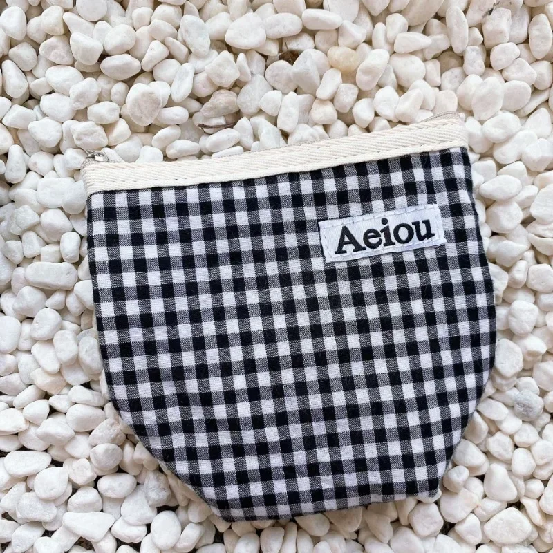 Large Capacity Plaid Fabric Storage Bag Portable Clutch Make Up Pouch Fashion Coin Key Bag Sanitary Napkin Pads Zipper Pouch