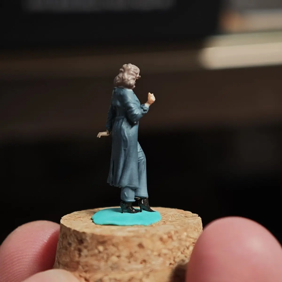 1/64 DIY handgeschilderde hars spionagevrouw beeldje modelauto scène Diorama