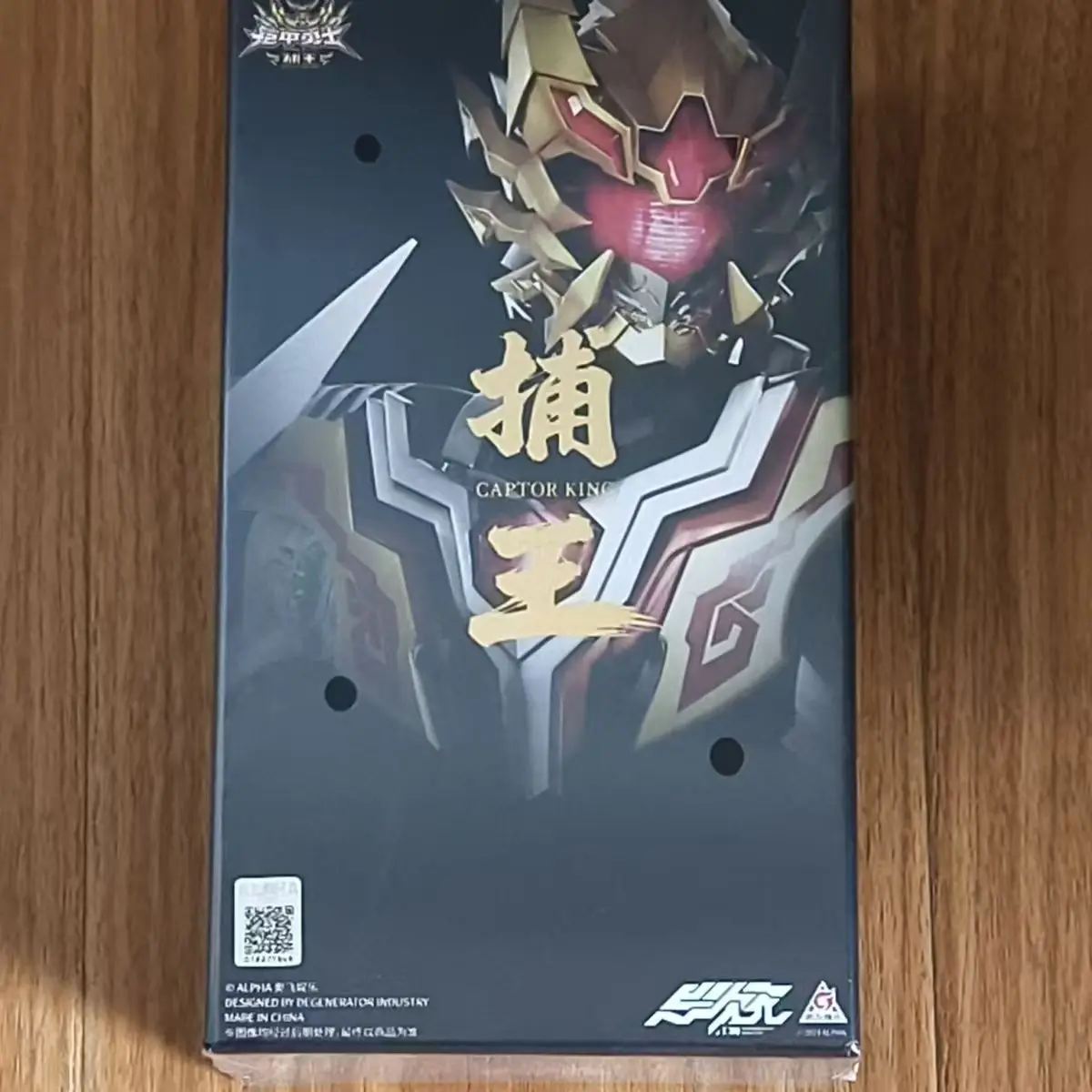 

В наличии: Коллекционная подвижная фигурка-модель Armor Hero Captor King