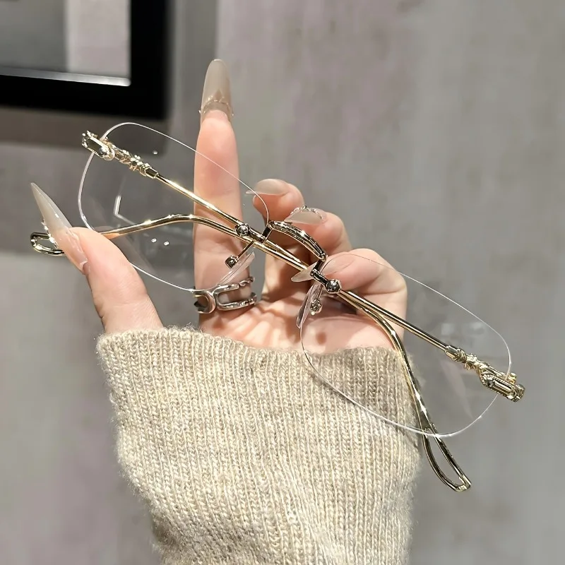 نظارات شفافة أنيقة وعصرية للسيدات مناسبة للحياة اليومية #1