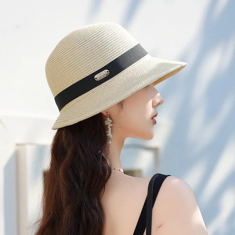 القش قبعة للنساء الإناث قبة القش قبعة قناع قبعة للشاطئ سيدة قبعة الشمس الصيف الفرنسية الرجعية توبر تنوعا 2025 جديد