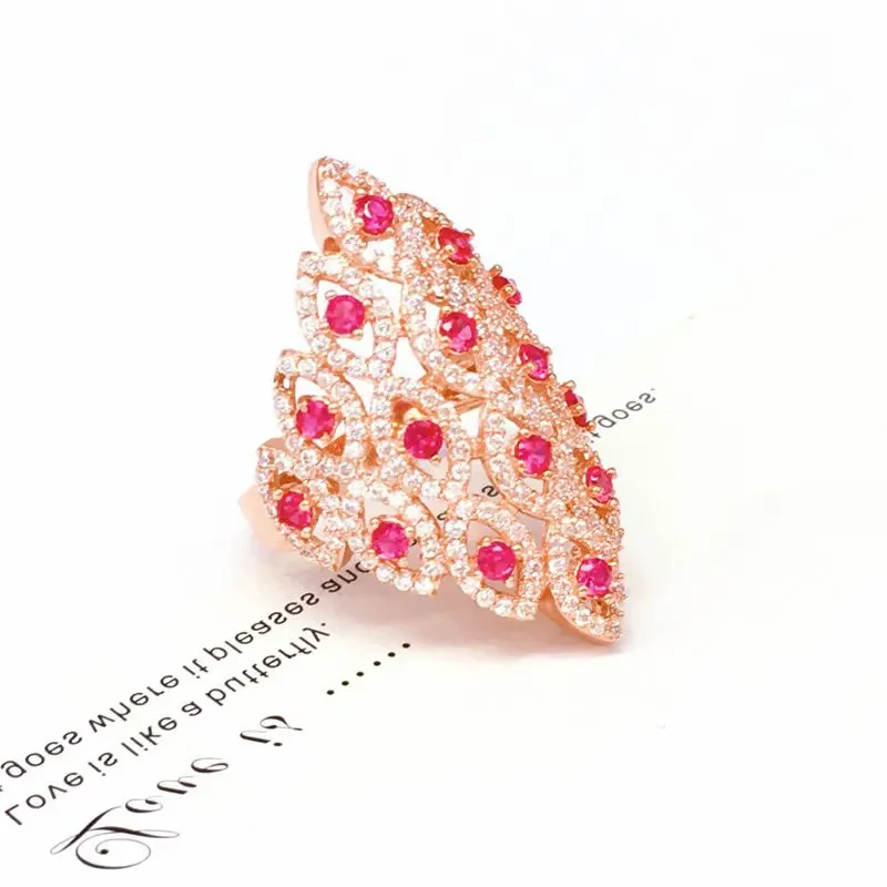 Inspiration Rhombus Ring Luxury Inlaid Red Gem Rings for Women Palace Style Plated Rose Gold Engagement Jewelry