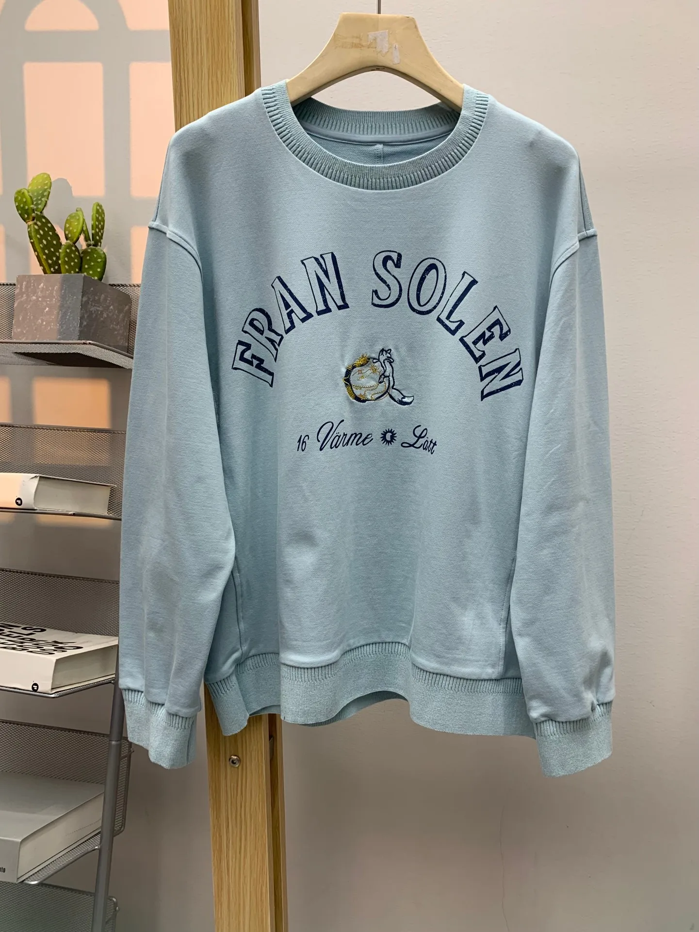 Miękki, wygodny, koreański sweter z okrągłym dekoltem, casualowy, uniwersalny, luźny krój, wyszczuplający, przyjazny dla skóry, modny, nowy na jesień...