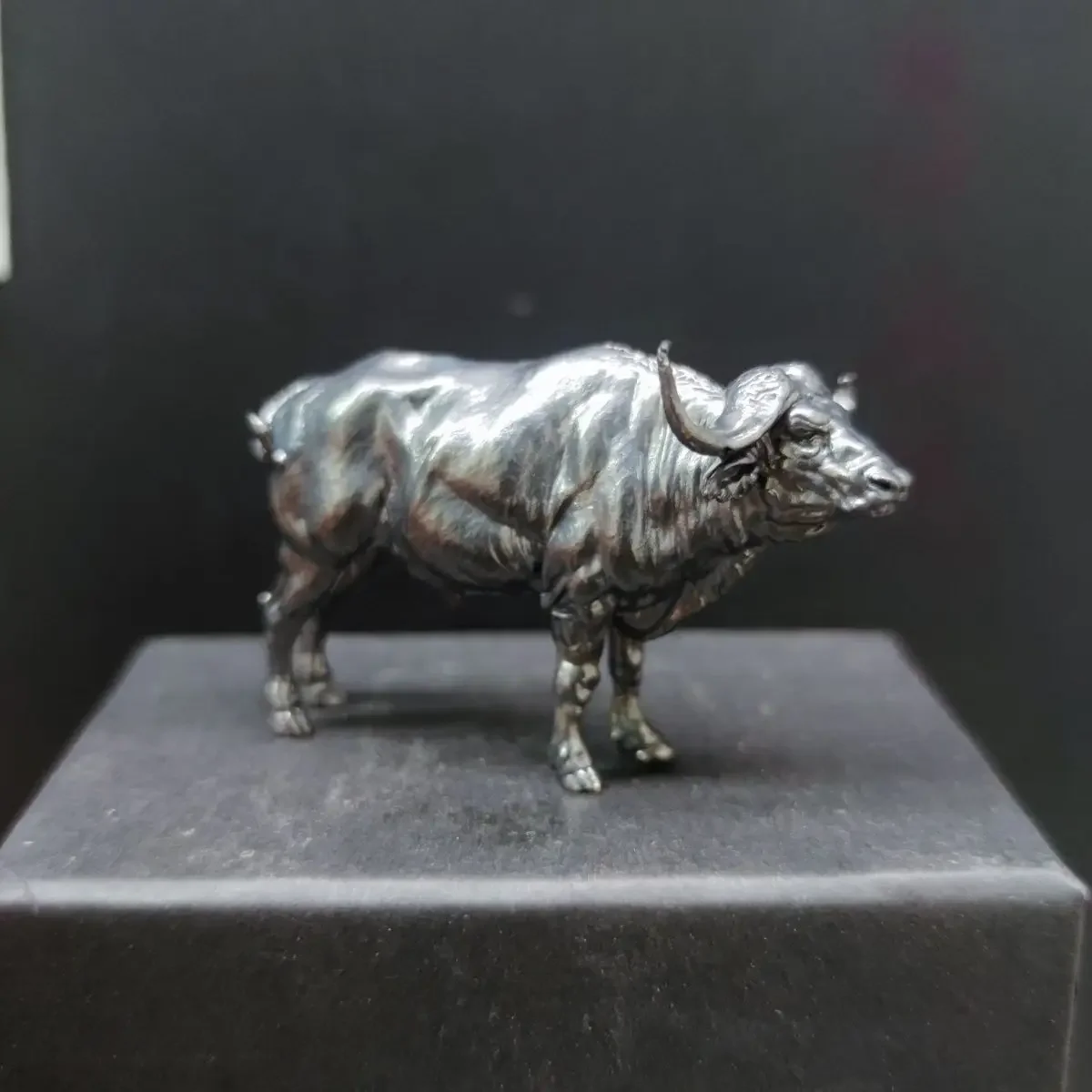 Pure copper distressed African wild buffalo figure model ornaments landscaping table collection gifts