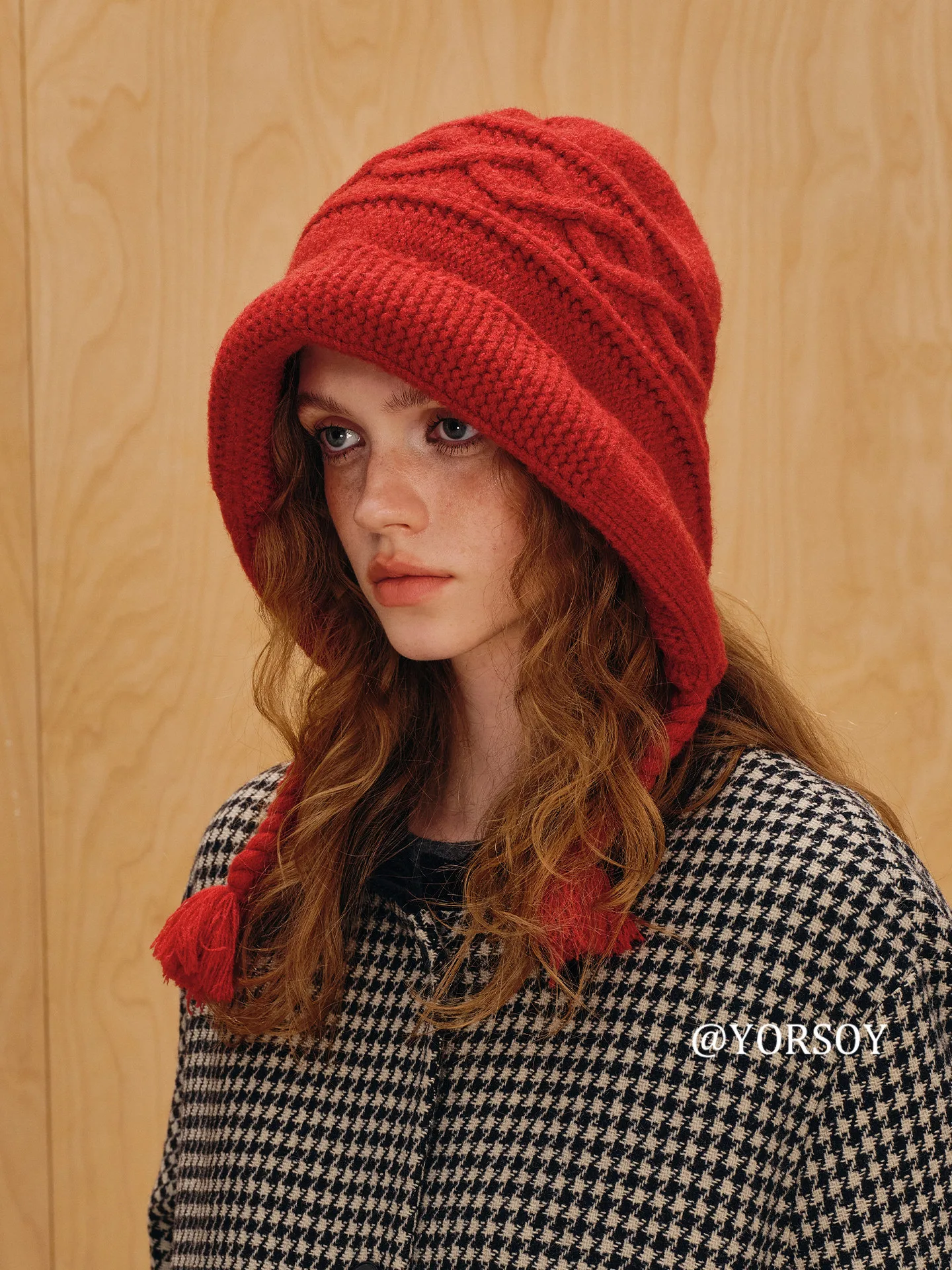 

Вязаная шерстяная шапка-бомбер в стиле ретро с узором «косичка», красная, для женщин, осенне-зимняя, с защитой для головы и ушей, утолщенная, теплая, от холода