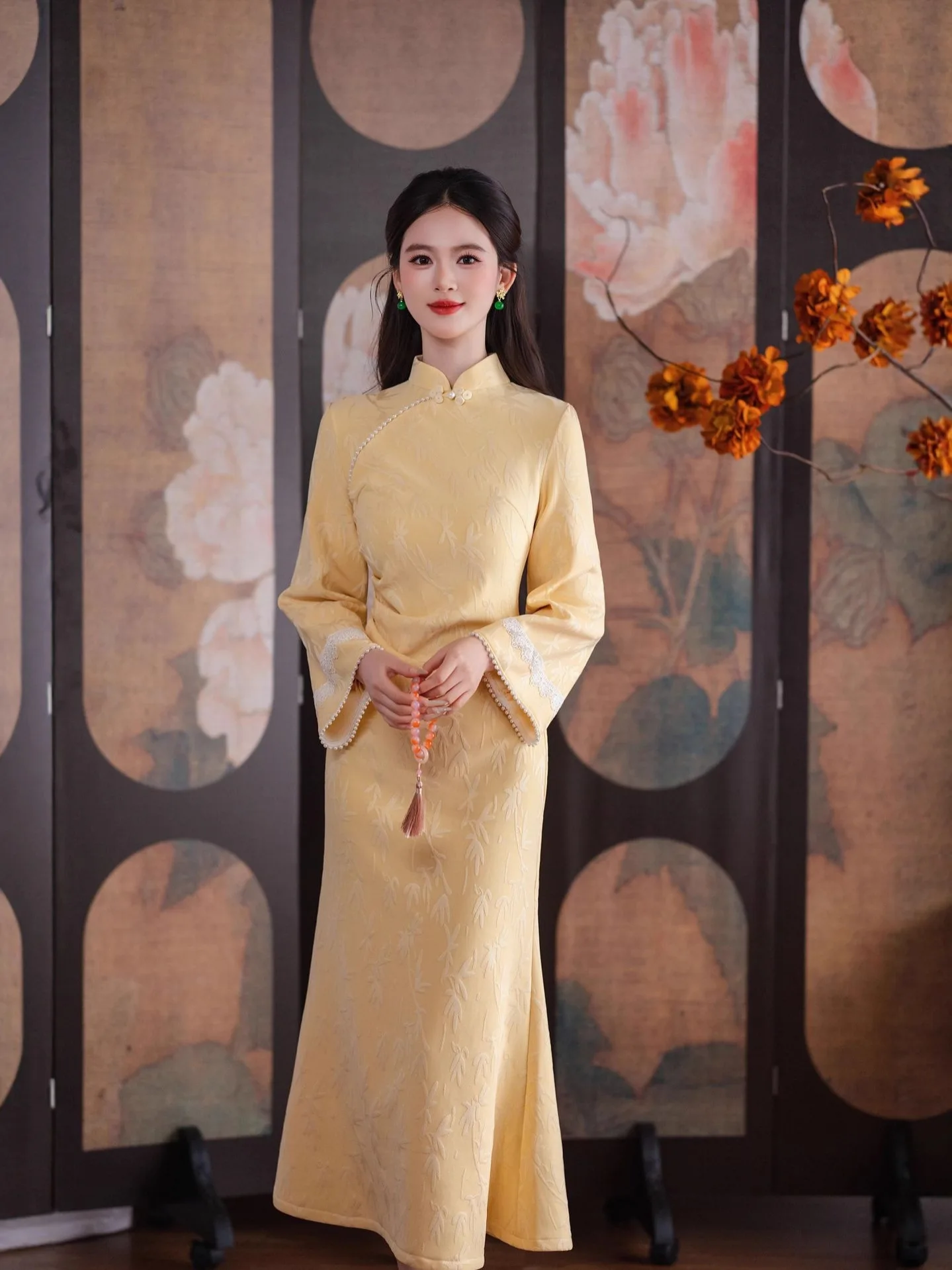 

New Chinese Style Improved Mermaid Cheongsam Yellow Autumn and Winter 2025 New Temperament Women's Young Dress
