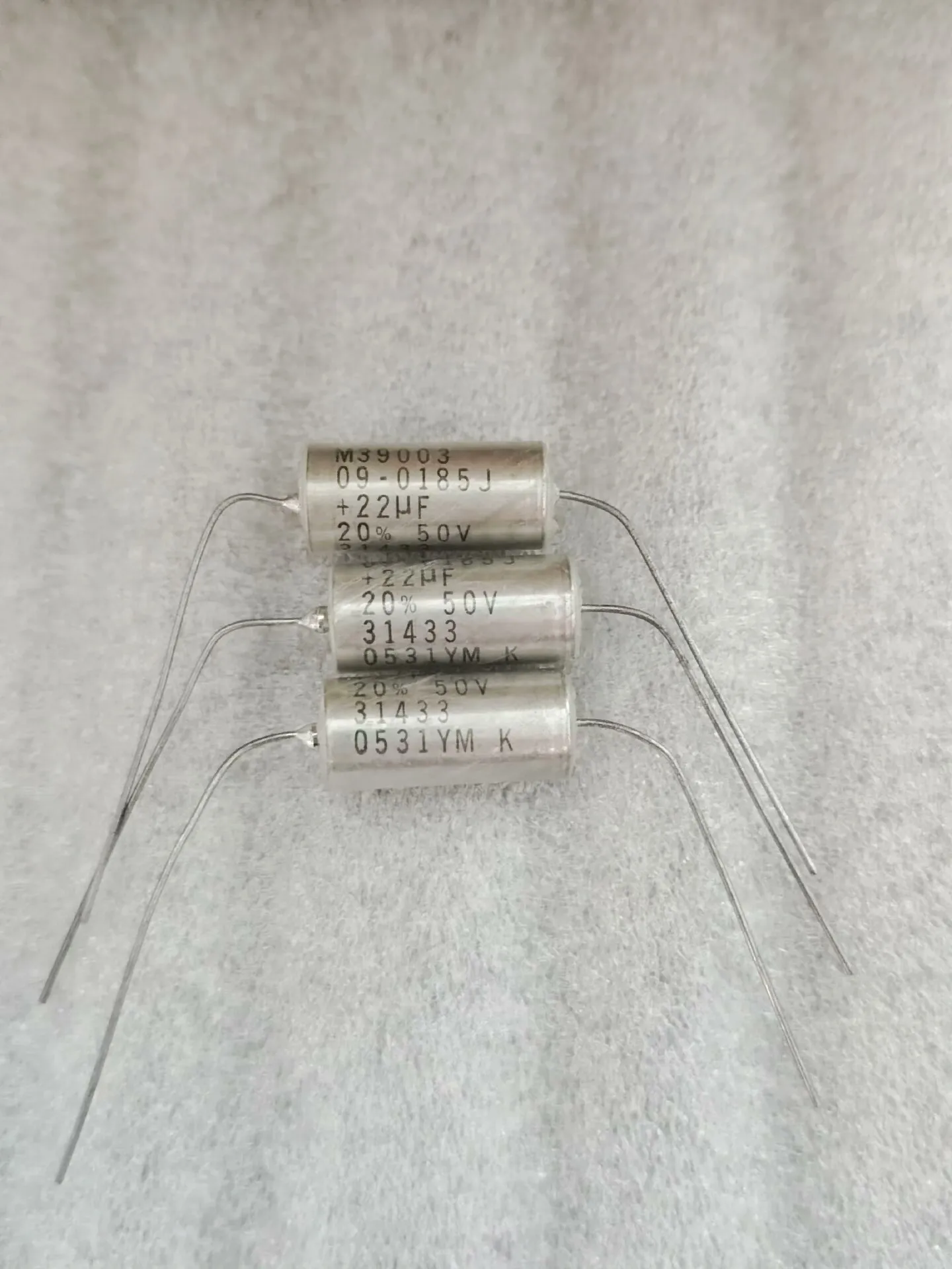 

1PCS Axial tantalum capacitor Horizontal metal tantalum capacitor 0.1UF 0.22UF 0.33UF 0.47UF 0.68UF 1UF 2.2UF 3.3uf 16V 50V