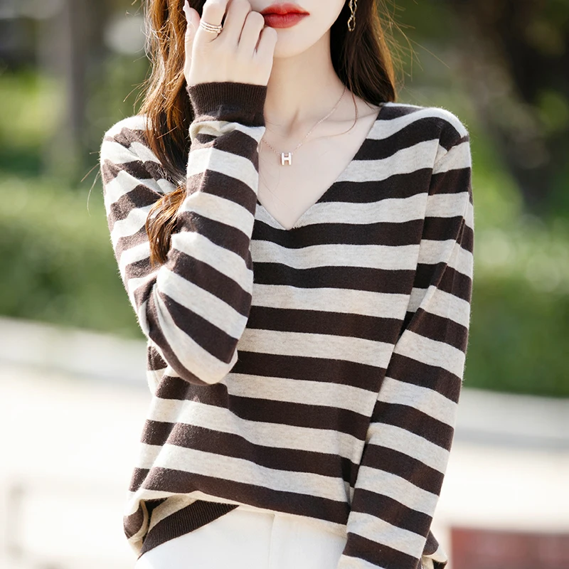 

2026 New Spring and Autumn Women's V-neck Colorful Striped Hoodie Fashionable Soft Korean Style Trendy Cashmere Hoodie