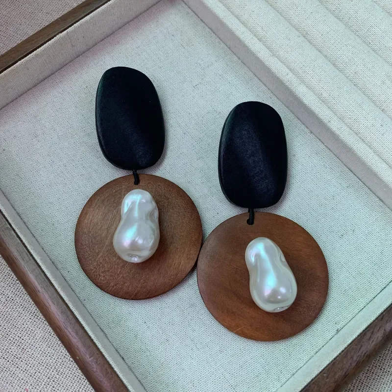 Retro literary and artistic geometric wooden earrings, baroque pearl earrings, high-end sense, light luxury temperament, wood