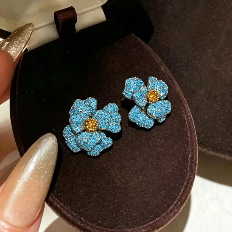 Vintage Blue Flower Shape Earrings Inlaid Tiny Cubic Zirconia Gold Tone Center Decor Fashion Earrings For Ladies