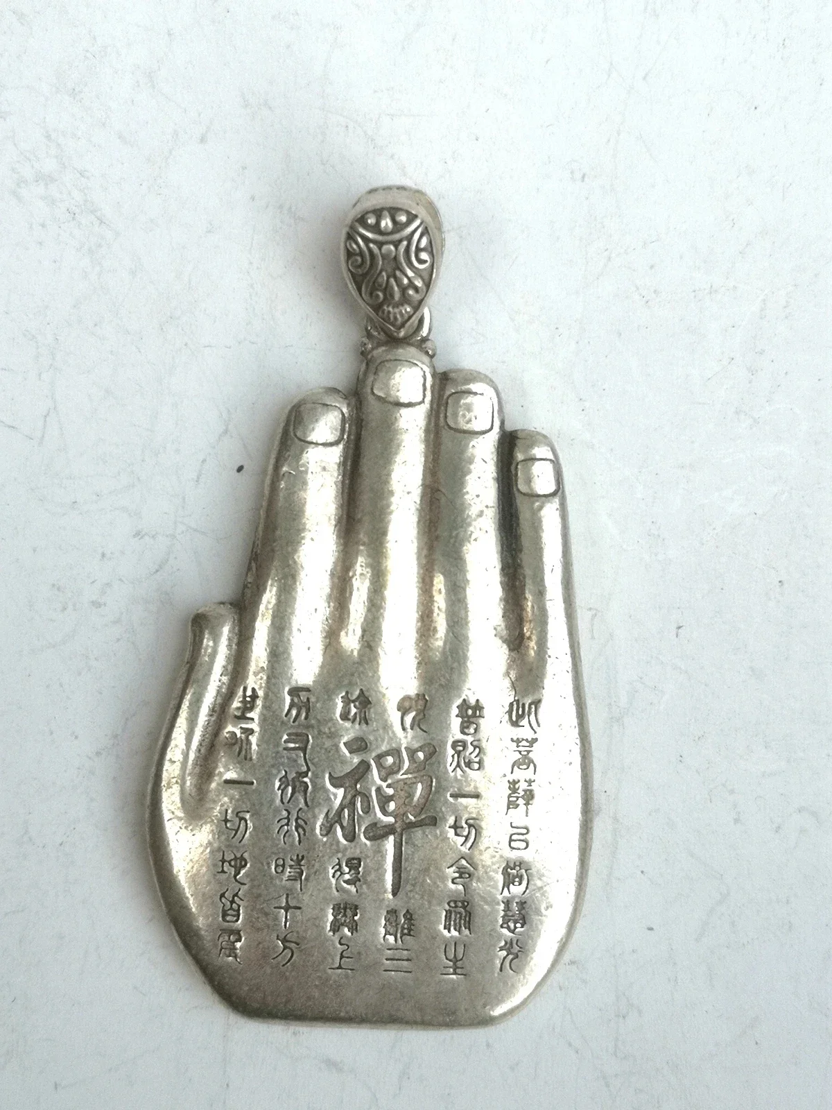 Collection Old Chinese Tibet Silver Carving Avalokitesvara Hand Amulet Pendant Decoration