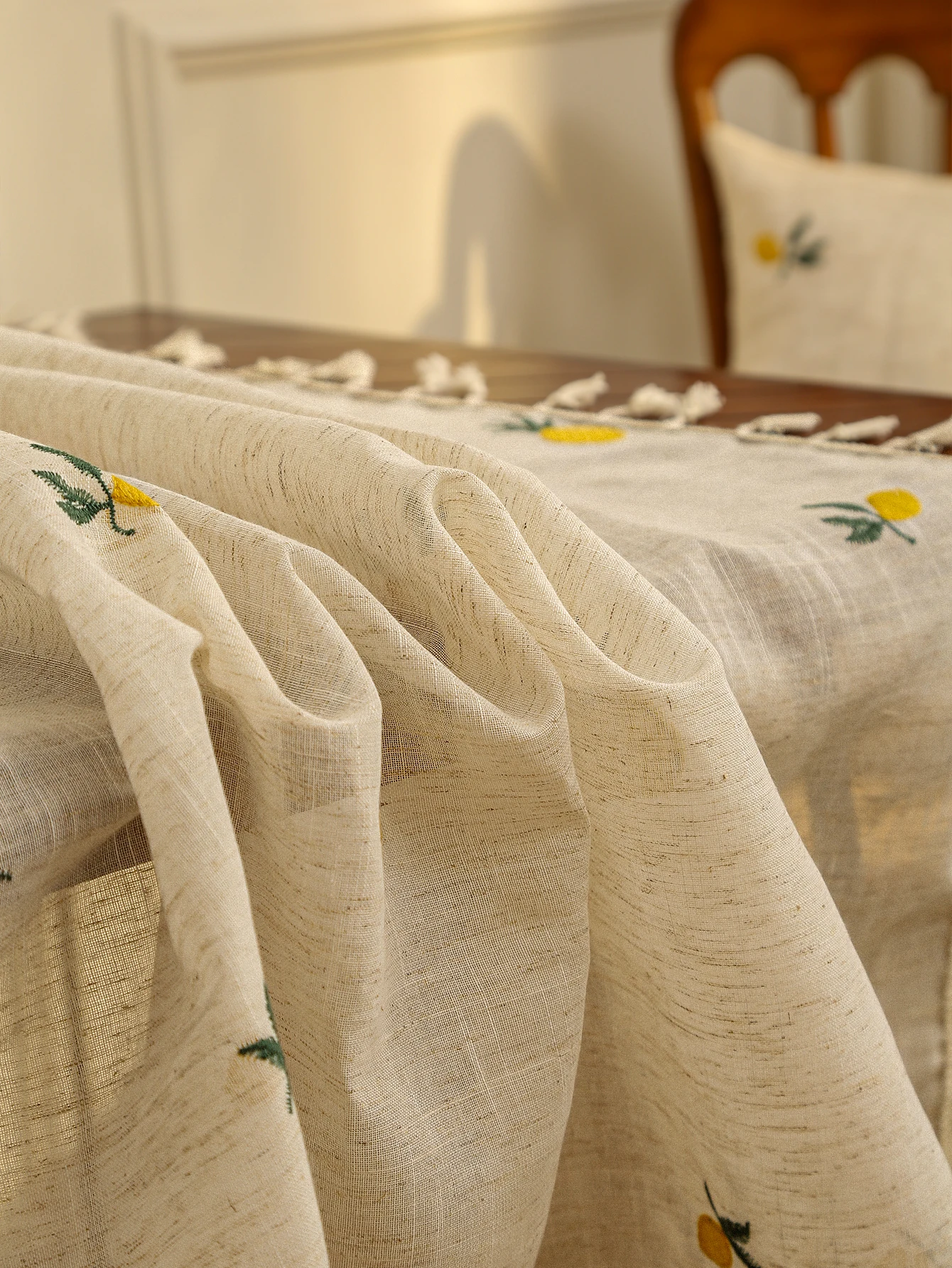 Table Cloth Embroidery Floral Pattern Wrinkle Free Heavy Weight Cotton Linen Farmhouse Tablecloth Decorative Fabric Tassel Table