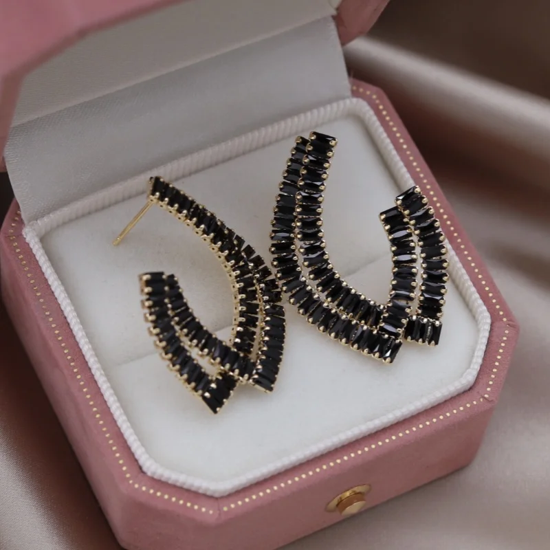 Kore yeni tasarım moda takı 18K altın kaplama harf V çapraz zirkon küpe Zarif kadın akşam partisi ışıltı aksesuarı