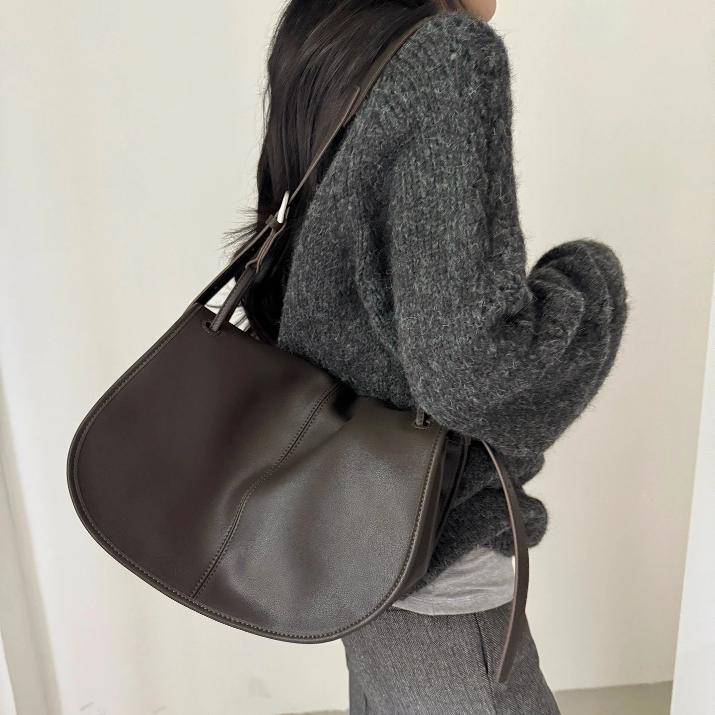 

Casual Messenger Saddle Bag Bags Big Capacity Real Leather Hobo Women's Handbag Genuine Leather Large Capacity Commuting Bag