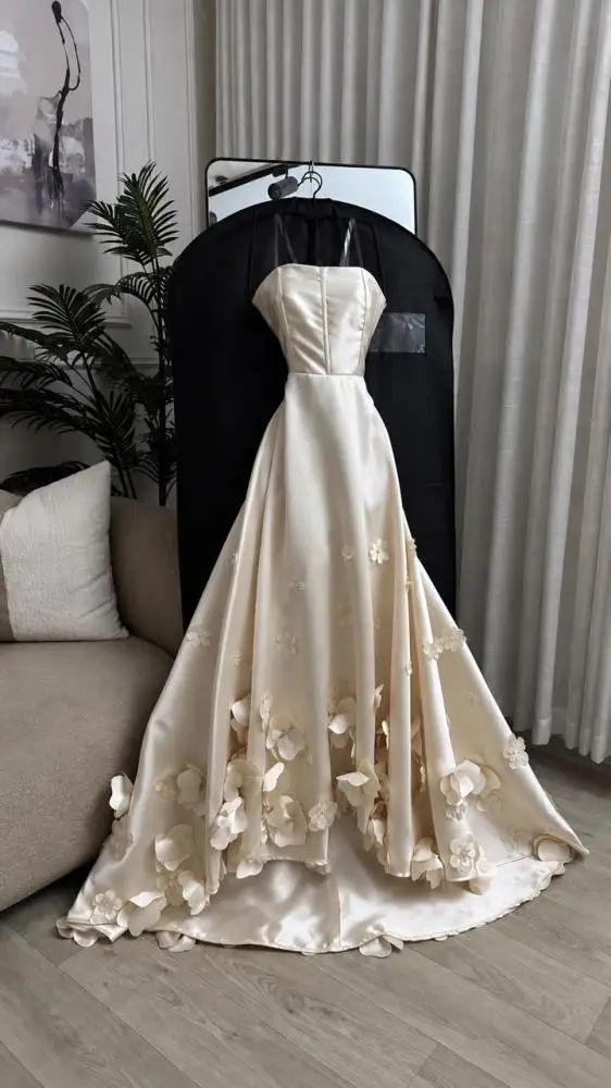 Customize Strapless Corset Wedding Dress 3D Flower Detail A Line Bridal Gown Ivory Satin vestidos de novia Sweep Train
