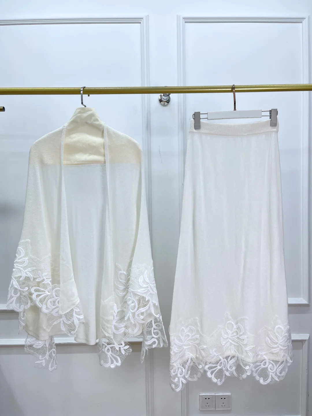 Costume tricoté en laine de cachemire pour femmes, châle Patchwork brodé en dentelle + jupe longue trapèze à taille élastique, ensemble élégant 2 pièces