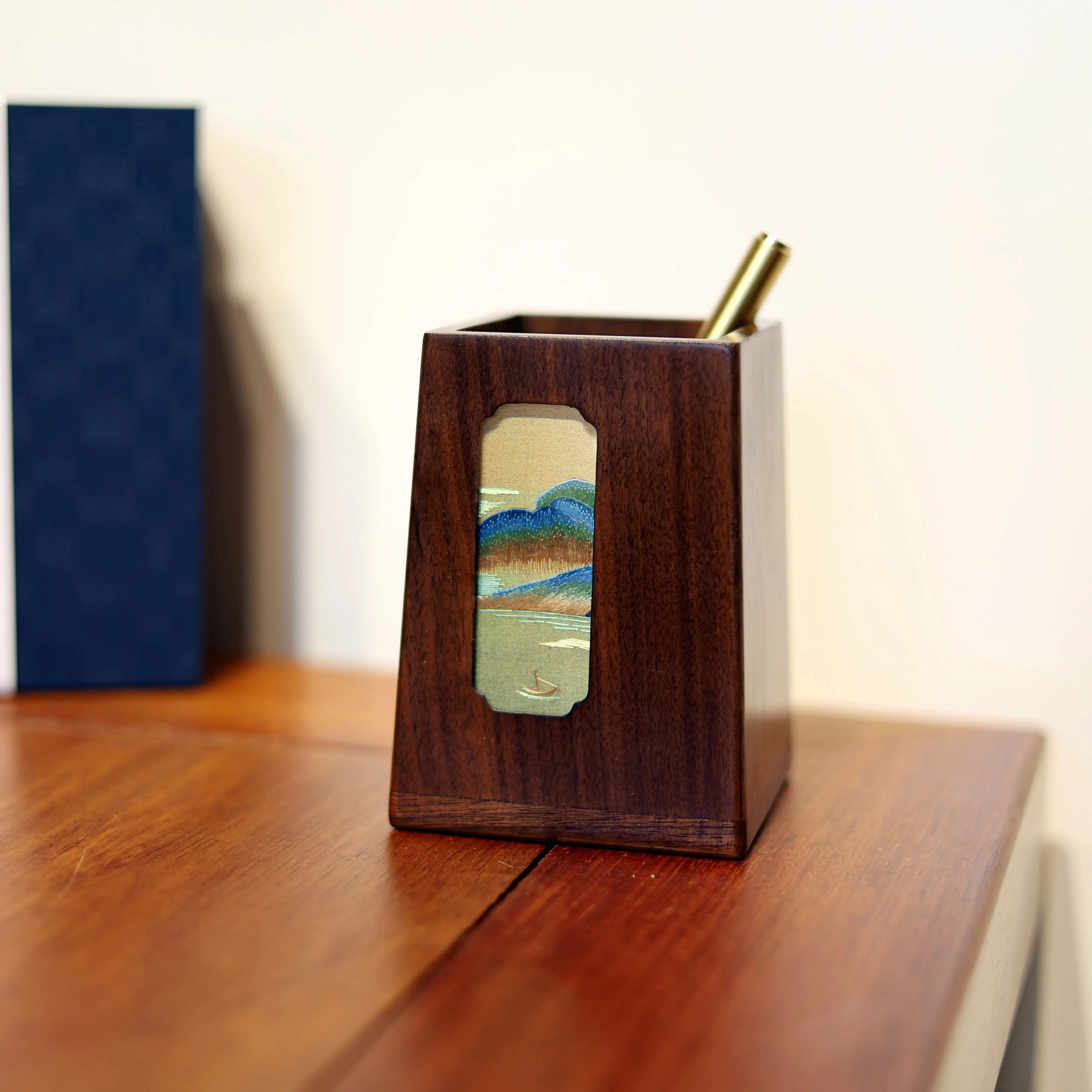 Embroidery Walnut Handmade Pencil Vase Decoration Set Finished  Non-Heritage Special Cultural and Creative for Foreigners Gift