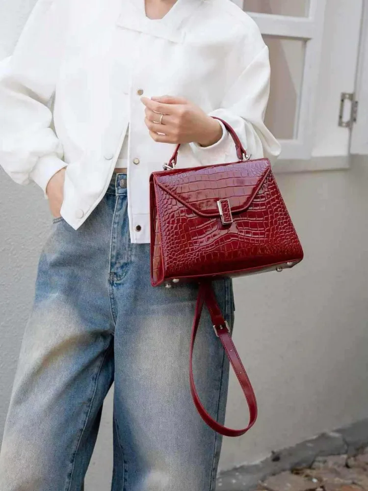 2025 New Casual Women Cover Buckle Crocodile Pattern Genuine Leather Office Ladies Satchels Shoulder Bag Handbag Messenger Bag