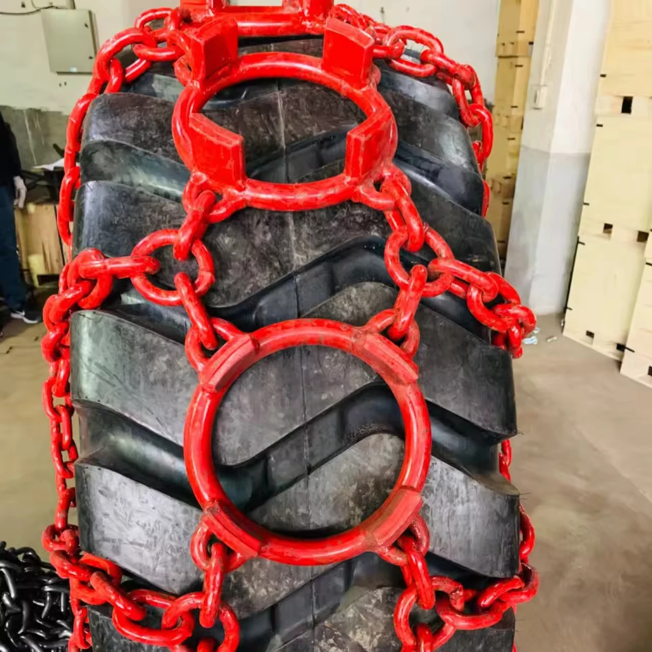 Factory Supply Alloy Steel Welded Drag Chain Skidder Tire Chains with Black Finish