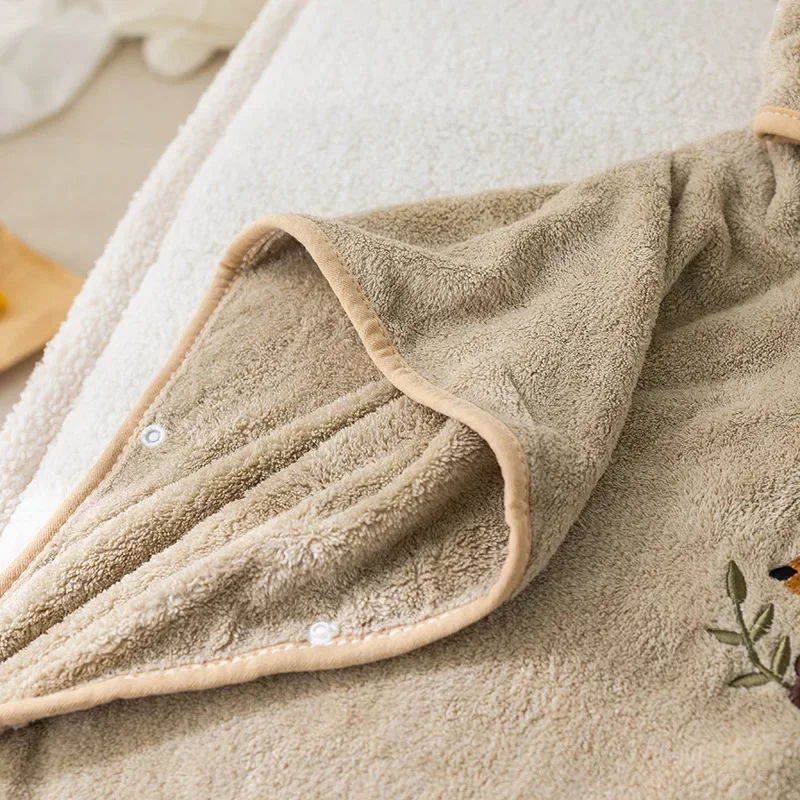 Accappatoio assorbente per bambini Asciugamani da bagno in pile di corallo con cappuccio 0-12 mesi Asciugamano da bagno per neonato Coperta avvolgente per neonato